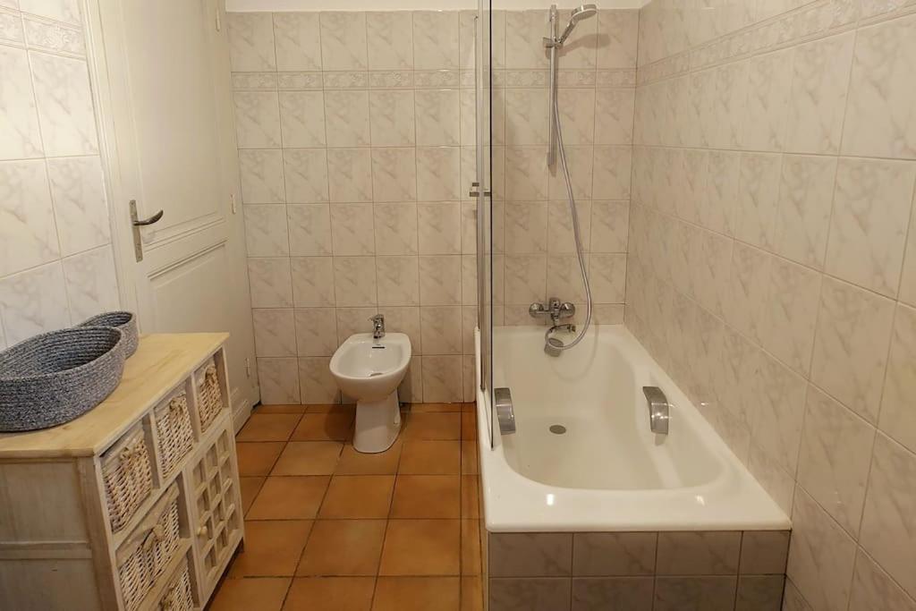 Entre Pierre Et Vigne - Charming Former Winery Farmhouse With Hot Tub & Swimming Pool Monestier  Luaran gambar